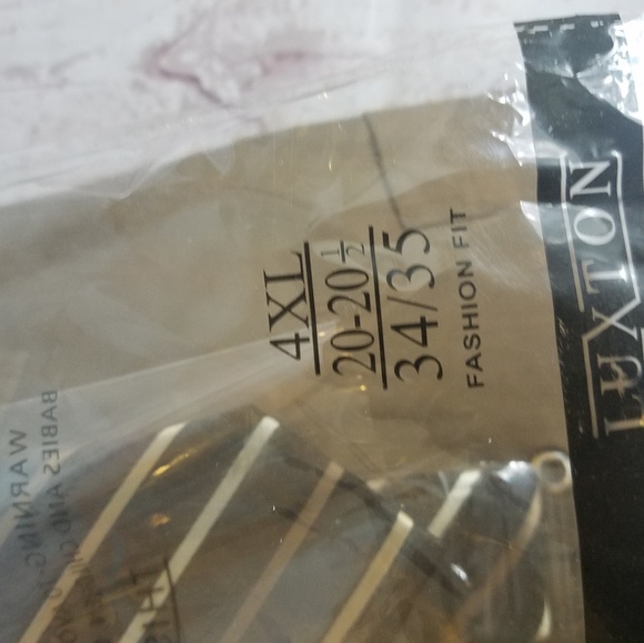 Mens Dress Shirt with tie convertible cuff - Picture 3 of 4